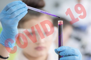Coronavirus 'u kabul et. Corona virüsü tedavisi için bilim adamı ya da doktor araştırması ilaç ve laboratuvarda ya da hastanede araştırma.