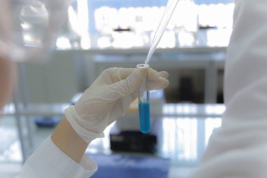 Coronavirus 'u kabul et. Corona virüsü tedavisi için bilim adamı ya da doktor araştırması ilaç ve laboratuvarda ya da hastanede araştırma.