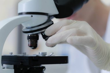 Coronavirus 'u kabul et. Corona virüsü tedavisi için bilim adamı ya da doktor araştırması ilaç ve laboratuvarda ya da hastanede araştırma.