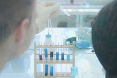 Coronavirus 'u kabul et. Corona virüsü tedavisi için bilim adamı ya da doktor araştırması ilaç ve laboratuvarda ya da hastanede araştırma.