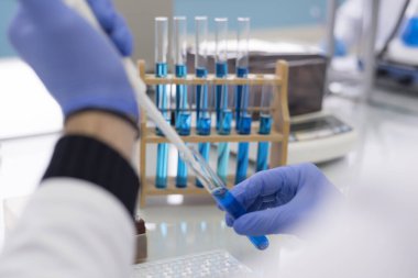 Coronavirus 'u kabul et. Corona virüsü tedavisi için bilim adamı ya da doktor araştırması ilaç ve laboratuvarda ya da hastanede araştırma.