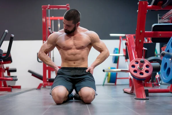 Fitness Model Man Poseren Sportschool Knappe Man Met Grote Spieren — Stockfoto