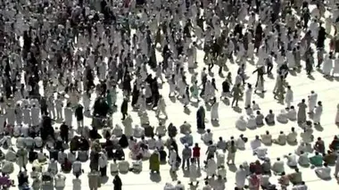 MECCA, SAUDI ARABIA, Ağustos 2019 - Dünyanın dört bir yanından Müslüman hacılar, Mekke, Suudi Arabistan 'daki Mescid-i Haram, Hac ve Omrah günlerinde Umrah veya Hac için bir araya geldiler.