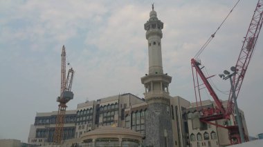 MECCA, SAUDI ARABIA, Ağustos 2019 - Dünyanın dört bir yanından Müslüman hacılar, Mekke, Suudi Arabistan 'daki Mescid-i Haram, Hac ve Omrah günlerinde Umrah veya Hac için bir araya geldiler.