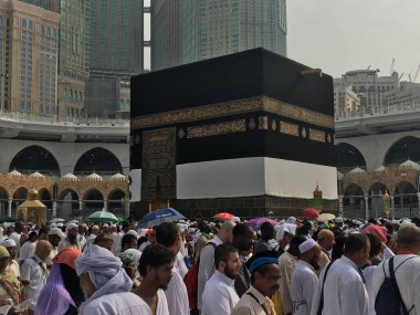 MECCA, SAUDI ARABIA, Ağustos 2019 - Dünyanın dört bir yanından Müslüman hacılar, Mekke, Suudi Arabistan 'daki Mescid-i Haram, Hac ve Omrah günlerinde Umrah veya Hac için bir araya geldiler.