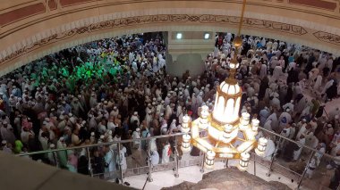 MECCA, SAUDI ARABIA, Ağustos 2019 - Dünyanın dört bir yanından Müslüman hacılar, Mekke, Suudi Arabistan 'daki Mescid-i Haram, Hac ve Omrah günlerinde Umrah veya Hac için bir araya geldiler.