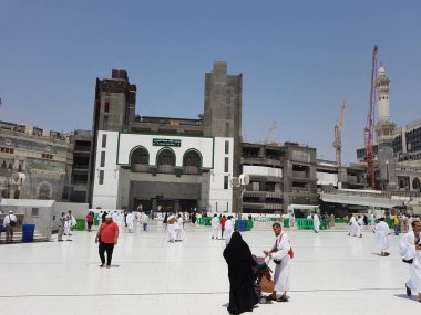 MECCA, SAUDI ARABIA, Ağustos 2019 - Dünyanın dört bir yanından Müslüman hacılar, Mekke, Suudi Arabistan 'daki Mescid-i Haram, Hac ve Omrah günlerinde Umrah veya Hac için bir araya geldiler.