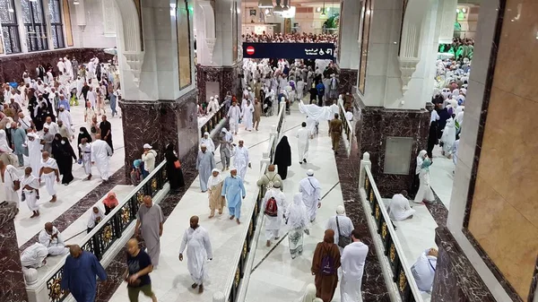 Mecca Saudi Arabia Agosto 2019 Pellegrini Musulmani Provenienti Tutto Mondo — Foto Stock