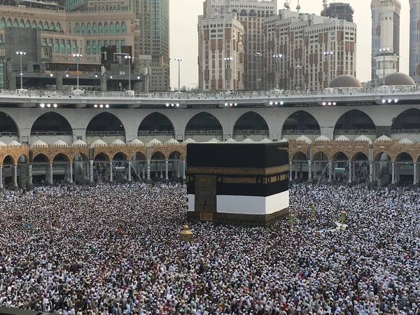 メッカ サウジアラビア 2019年8月 世界中のイスラム教徒の巡礼者が集まり メッカ サウジアラビア ハッジやオムラの日のハラムモスクでウムラやハッジを演奏しました — ストック写真