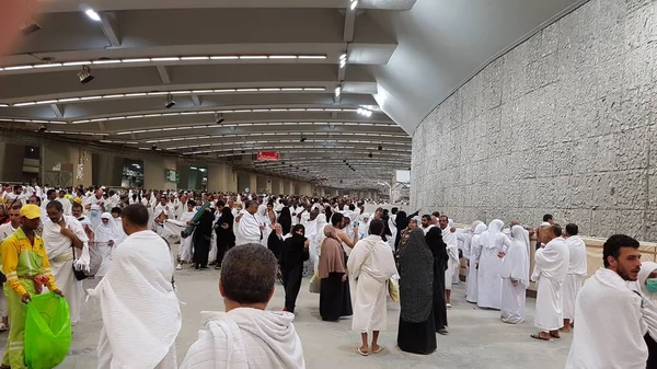 メッカ サウジアラビア 2019年8月 世界中のイスラム教徒の巡礼者が集まり メッカ サウジアラビア ハッジやオムラの日のハラムモスクでウムラやハッジを演奏しました — ストック写真