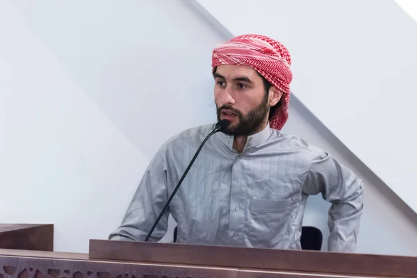 Musulmans Jeune Imam Arabe Discours Vendredi Après Midi Prière Dans — Photo