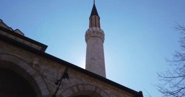 Mavi gökyüzü arkaplanlı beyaz bulutlar