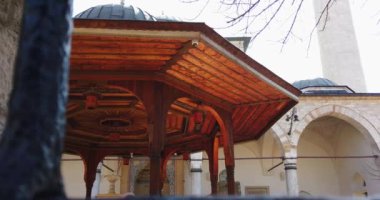 Mavi gökyüzü arkaplanlı beyaz bulutlar