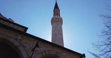 Mavi gökyüzü arkaplanlı beyaz bulutlar