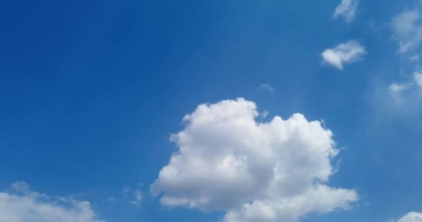 Weiße Wolken Mit Blauem Himmel Hintergrund — Stockvideo