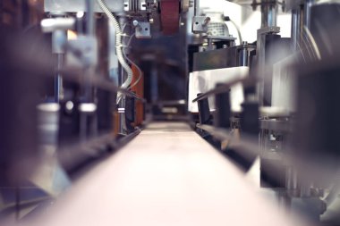 Fabrika veya bitki üretiminin içme suyu, endüstriyel içecekler, su arıtma tesisi, su arıtma ve teslimat işi, nüfus arasında temiz su eksikliğiyle mücadele