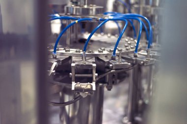 Fabrika veya bitki üretiminin içme suyu, endüstriyel içecekler, su arıtma tesisi, su arıtma ve teslimat işi, nüfus arasında temiz su eksikliğiyle mücadele