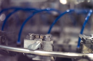 Fabrika veya bitki üretiminin içme suyu, endüstriyel içecekler, su arıtma tesisi, su arıtma ve teslimat işi, nüfus arasında temiz su eksikliğiyle mücadele