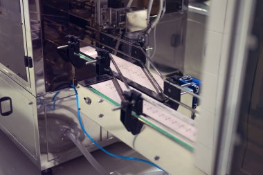 Fabrika veya bitki üretiminin içme suyu, endüstriyel içecekler, su arıtma tesisi, su arıtma ve teslimat işi, nüfus arasında temiz su eksikliğiyle mücadele