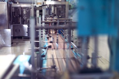 Fabrika veya bitki üretiminin içme suyu, endüstriyel içecekler, su arıtma tesisi, su arıtma ve teslimat işi, nüfus arasında temiz su eksikliğiyle mücadele