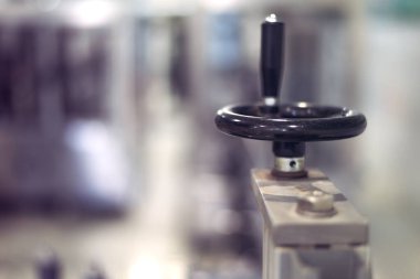 Fabrika veya bitki üretiminin içme suyu, endüstriyel içecekler, su arıtma tesisi, su arıtma ve teslimat işi, nüfus arasında temiz su eksikliğiyle mücadele