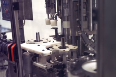 Fabrika veya bitki üretiminin içme suyu, endüstriyel içecekler, su arıtma tesisi, su arıtma ve teslimat işi, nüfus arasında temiz su eksikliğiyle mücadele