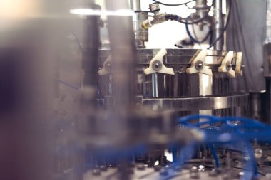 Fabrika veya bitki üretiminin içme suyu, endüstriyel içecekler, su arıtma tesisi, su arıtma ve teslimat işi, nüfus arasında temiz su eksikliğiyle mücadele