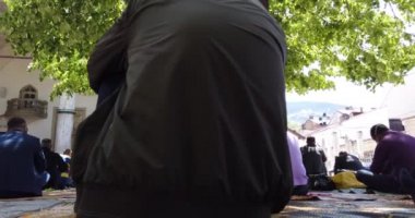 Ramazan Cuma namazı / Saraybosna, Bosna-Hersek, 15 Mayıs 2020. Müslümanlar, salgın Corova virüsü sırasında Saraybosna 'nın Eski Şehir Camii' nde Ramazan ayında haftalık namazlarını kılıyor..