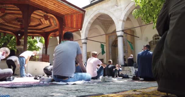 Fredag Ramadan Pray Sarajevo Bosnien Och Hercegovina Maj 2020 Muslimer — Stockvideo