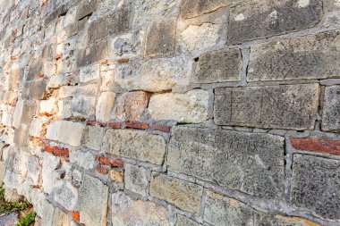 Eski duvar yapılmış taş ve tuğla, Not alan sığ derinliği