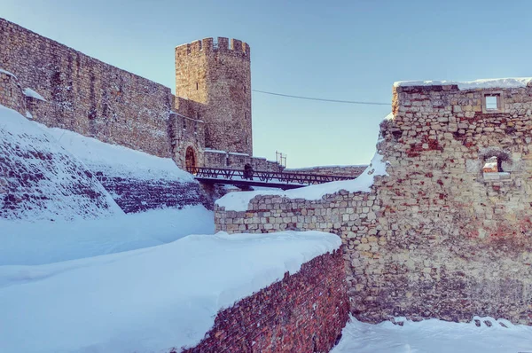 Festung unter dem Schnee — Stockfoto