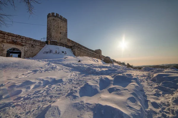 Ворота в стіні фортеці — стокове фото