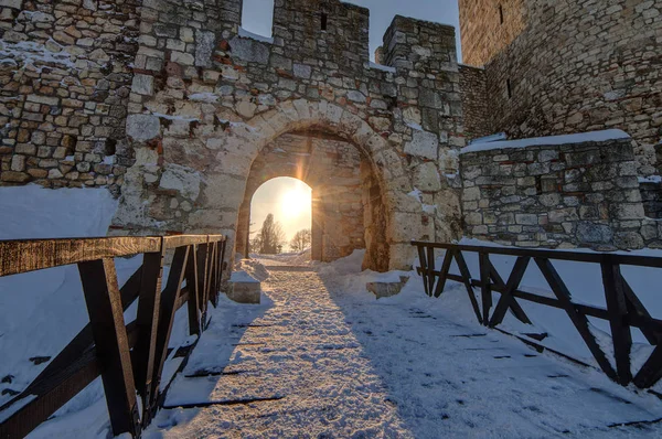 Puente sobre la fortaleza en invierno — Foto de Stock