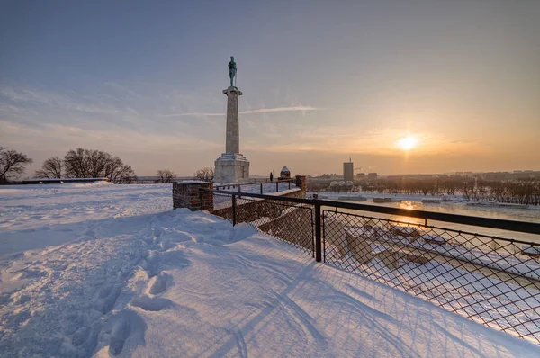 " Victor "Pomnik pod śniegiem — Zdjęcie stockowe