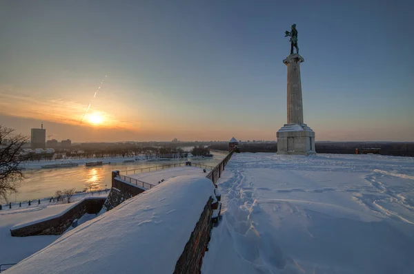 " Victor "Pomnik pod śniegiem — Zdjęcie stockowe