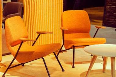 model modern koltuk, not alan sığ derinliği örneği