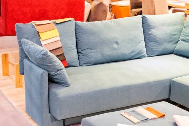 Modern kanepe oturma odası, not alan sığ derinliği için