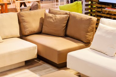 Modern kanepe oturma odası, not alan sığ derinliği için