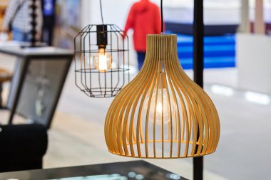 Fuar, not alan sığ derinliği üzerinde avizeler