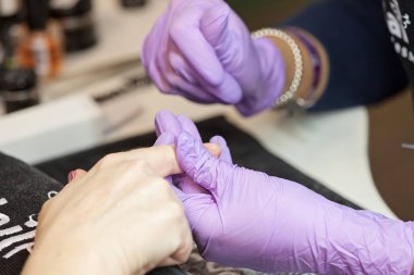 Yapay çivi dekorasyon