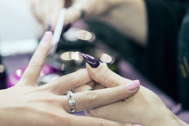 Yapay çivi dekorasyon