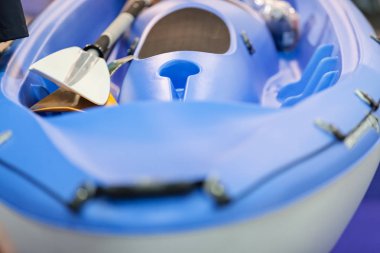 Fuarda kano, dikkat edin, alanın derinliği