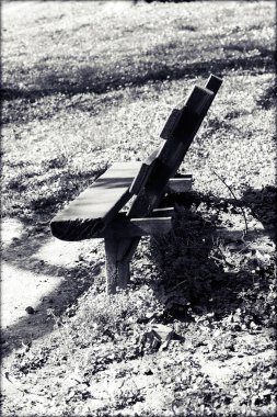 Parktaki ahşap bank, derin alan derinliğine dikkat edin.