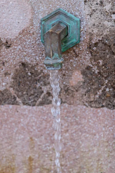 Oude Drinkfontein Het Park Opmerking Ondiepe Scherptediepte — Stockfoto