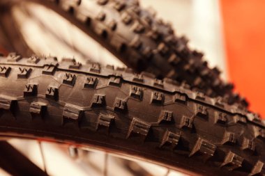 motorlu araçlar, not alan sığ derinliği için lastik türleri