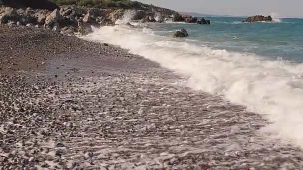 Wawes Écrasement Sur Bord Mer Rocheux Ralenti — Video