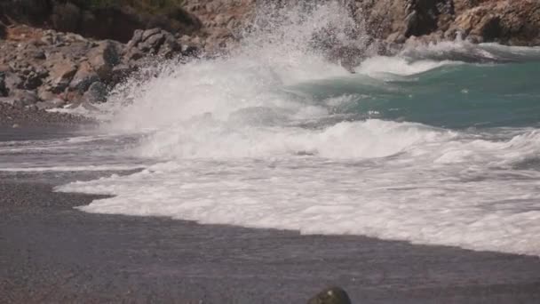 Крупним Планом Хвилі Падають Порожній Пляж Повільний Рух — стокове відео