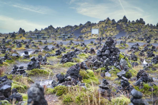 Kamenitá skalnatá pouštní krajinu Islandu. Tónovaný — Stock fotografie