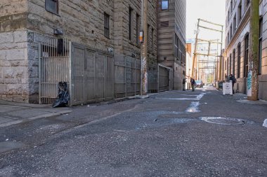 Vancouver - Mayıs 05 2019: Çin Mahallesi, Vancouver Kanada. Çin Mahallesi 'ndeki evsiz insanlar harap olmuş bir sokak.