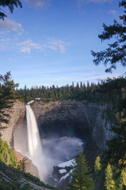 Helmcken Falls 141 m şelale Wells gri Provincial Park British Columbia, Kanada içinde Murtle Nehri üzerinde olduğunu